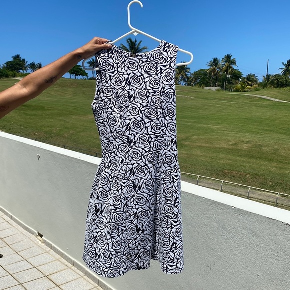 Cute white and black floral dress - Picture 1 of 1
